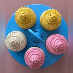 Pottery barn cupcake set